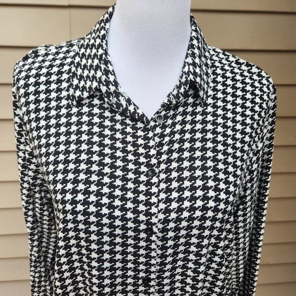 Big Dart Houndstooth Print Button-Up Blouse Black White Classic Posh Chic - Picture 4 of 11